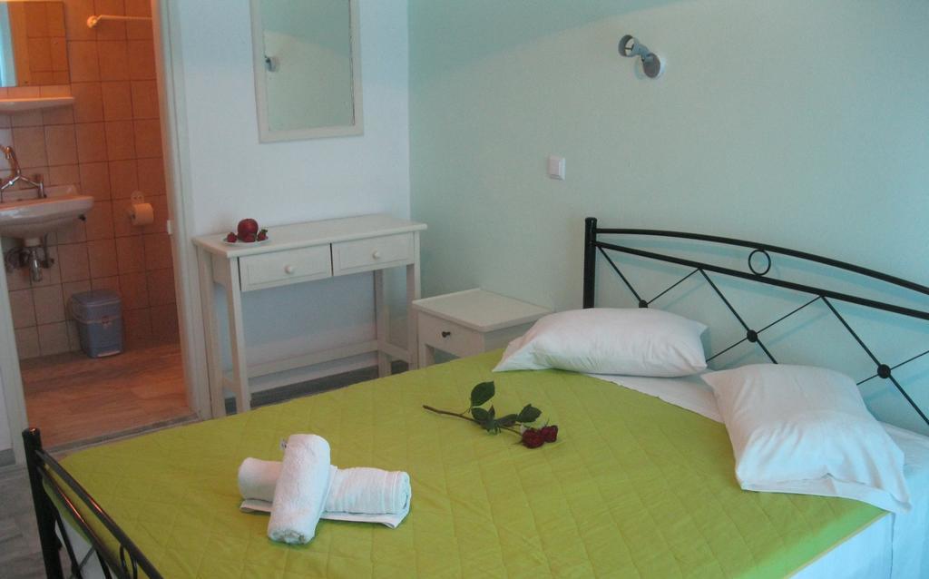 Very-Kokkos Pension 2 Naxos City Room photo